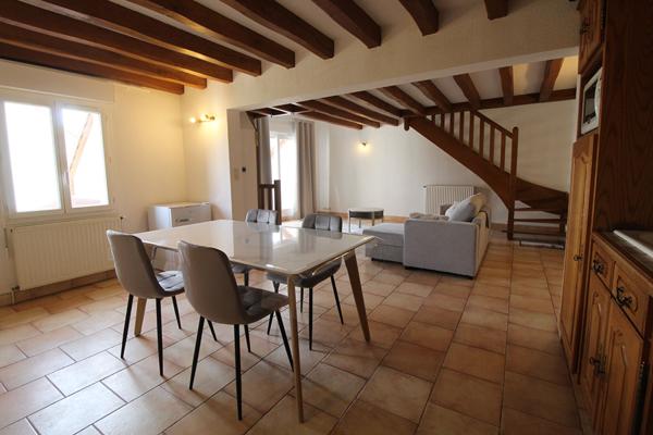 MAISON VINEUIL PROCHE COMMERCES