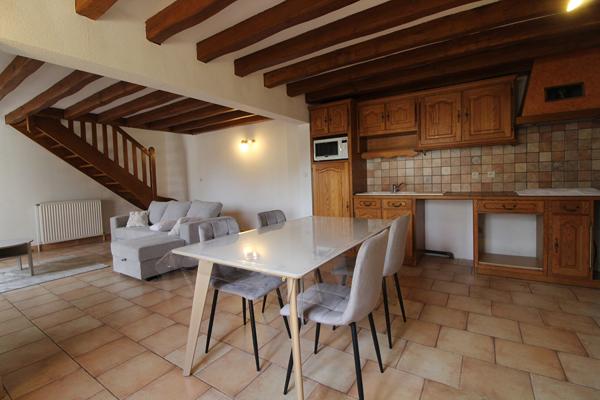 MAISON VINEUIL PROCHE COMMERCES