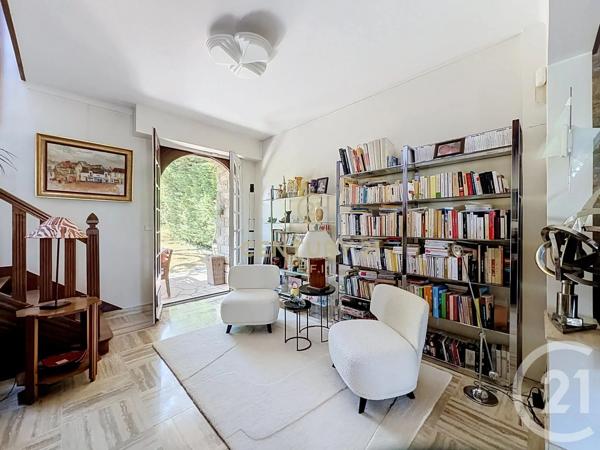 Maison à vendre  8 pièces - 241,42 m 2   NOISY LE GRAND  - 93