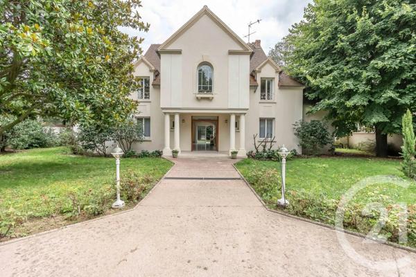 Maison à vendre  8 pièces - 241,42 m 2   NOISY LE GRAND  - 93