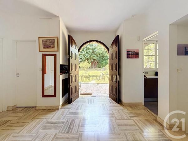 Maison à vendre  8 pièces - 241,42 m 2   NOISY LE GRAND  - 93