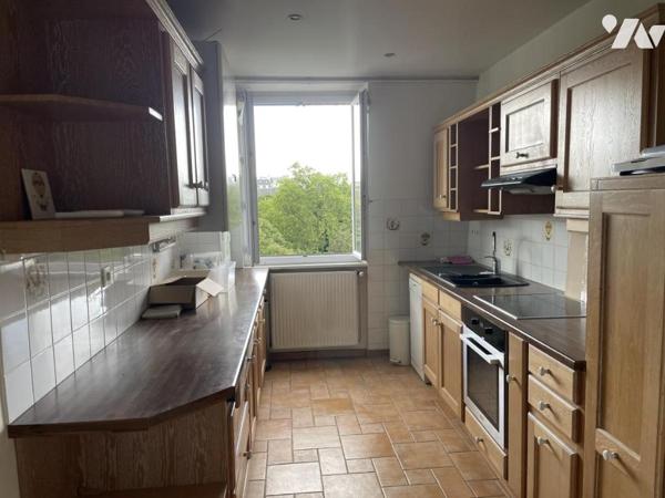 APPARTEMENT 4 PIECES TRAVERSANT AU 5E ETAGE VUES PARC
