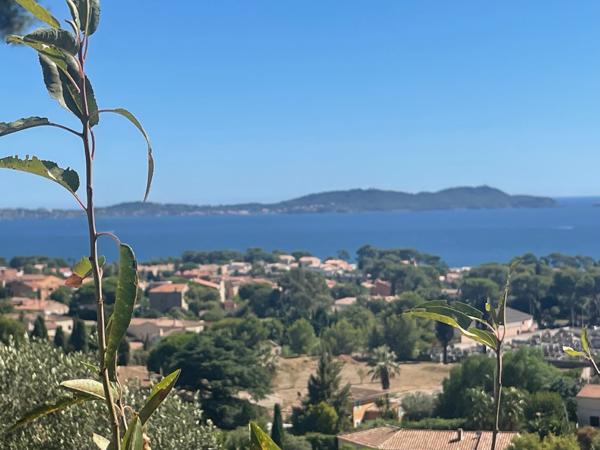 Carqueiranne (83320) VENTE TERRAIN CONSTRUCTIBLE VUE MER À CARQUEIRANNE.
