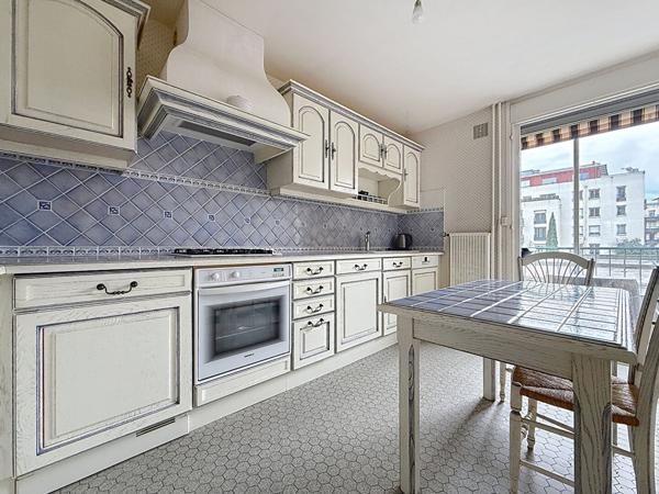 Victor Hugo Danton Type 4 de 88 m² avec cave et garage