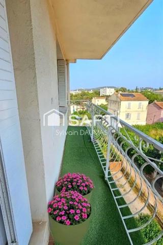 T4 Vue sur la rade avec garage, douceur de vivre et charme discret à La Seyne-sur-Mer