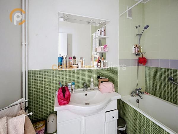 Vente
                Appartement63 m² - 3 Pièces -
                    PARIS (75013)