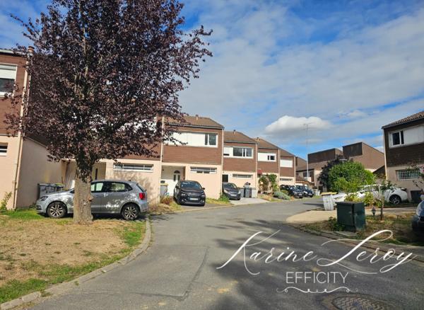 Maison
         5 pièces
        - 99 m² 265 000 € *