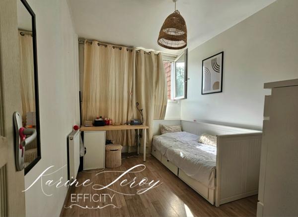 Maison
         5 pièces
        - 99 m² 265 000 € *