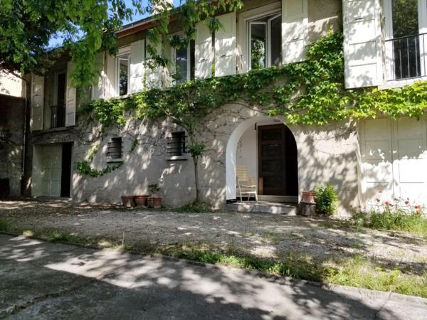 À VENDRE - Maison de ville T4 avec cour intérieure et dépendances – Bourg-Saint-Andéol (07700)