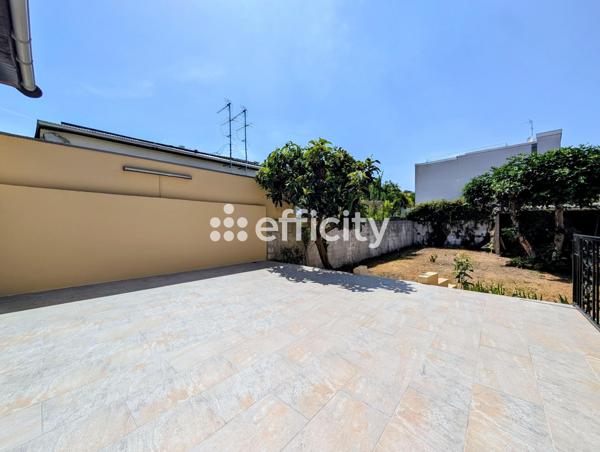 Maison
         5 pièces
        - 135 m² 449 500 € *