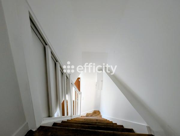 Maison
         5 pièces
        - 135 m² 449 500 € *