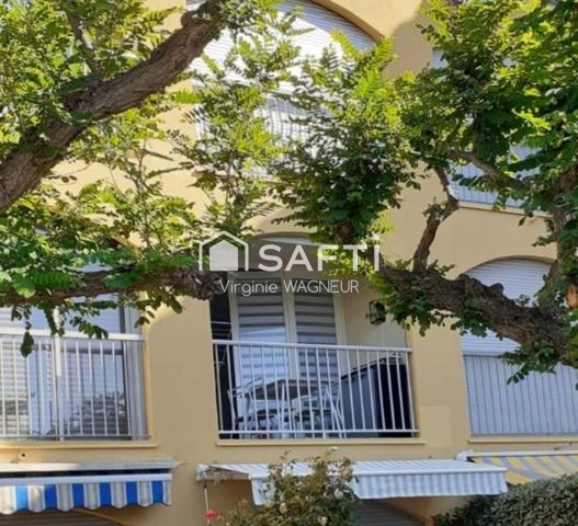 Au1er étage, studio/cabine, proche Mer et commerces.