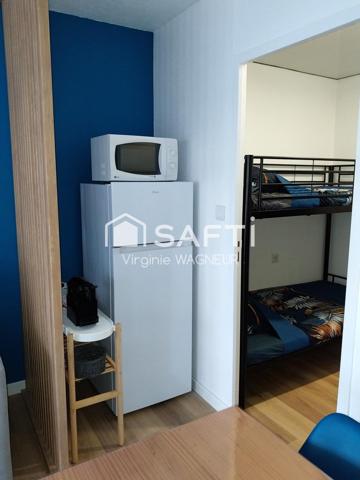 Au1er étage, studio/cabine, proche Mer et commerces.