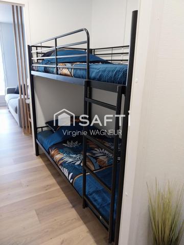 Au1er étage, studio/cabine, proche Mer et commerces.