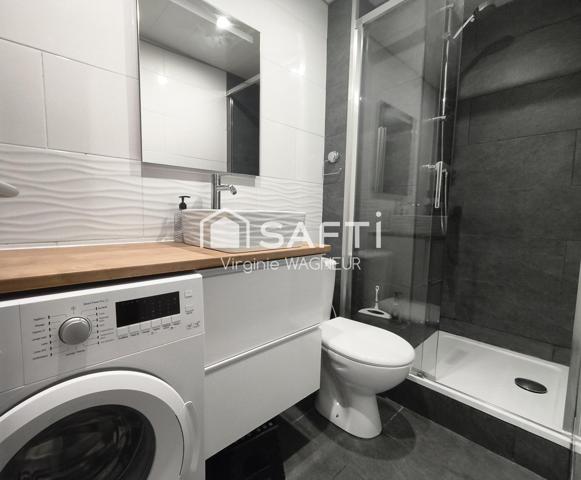 Au1er étage, studio/cabine, proche Mer et commerces.