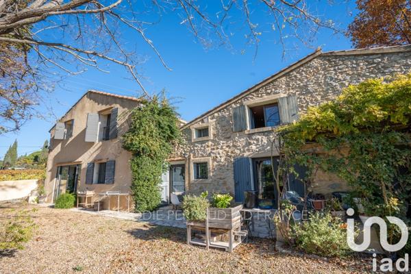 Maison traditionnelle 5 pièces de 180 m² à Le Castellet (83330)