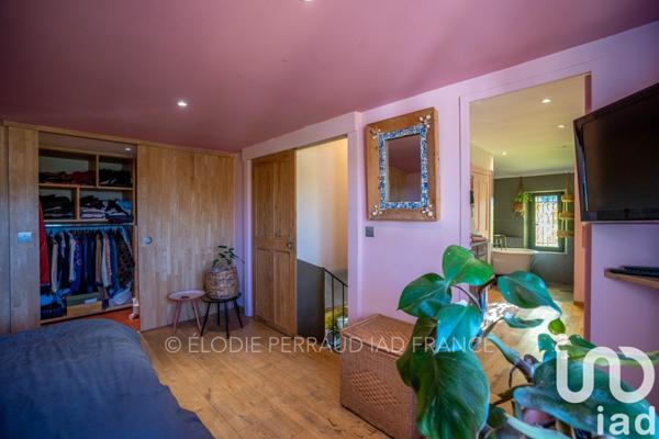 Maison traditionnelle 5 pièces de 180 m² à Le Castellet (83330)