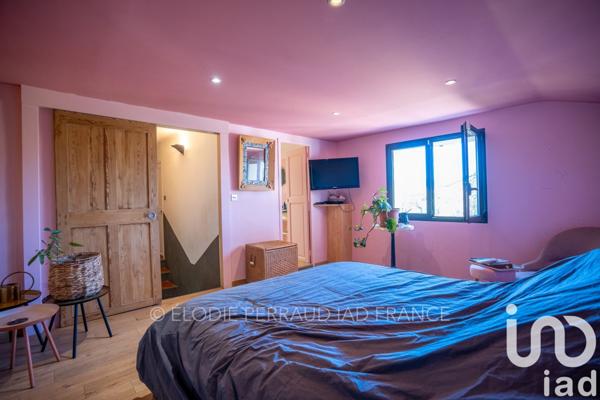 Maison traditionnelle 5 pièces de 180 m² à Le Castellet (83330)