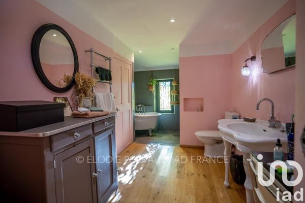 Maison traditionnelle 5 pièces de 180 m² à Le Castellet (83330)