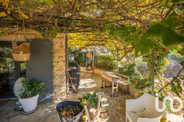 Maison traditionnelle 5 pièces de 180 m² à Le Castellet (83330)