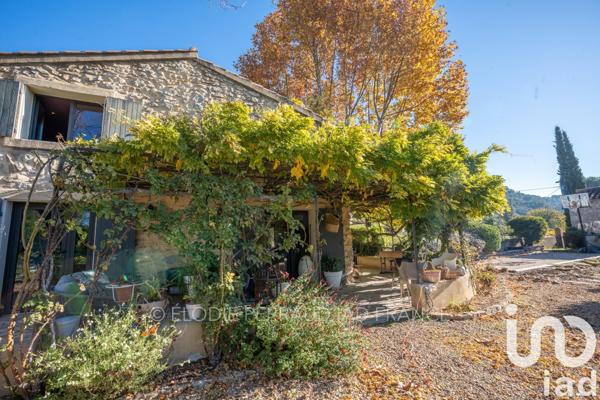 Maison traditionnelle 5 pièces de 180 m² à Le Castellet (83330)