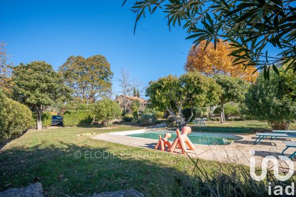 Maison traditionnelle 5 pièces de 180 m² à Le Castellet (83330)