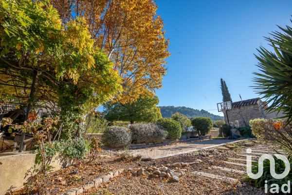 Maison traditionnelle 5 pièces de 180 m² à Le Castellet (83330)
