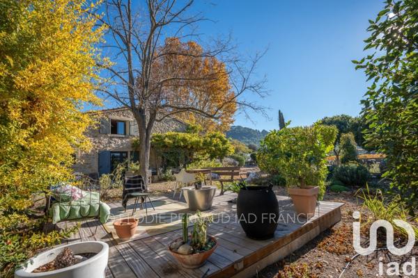 Maison traditionnelle 5 pièces de 180 m² à Le Castellet (83330)