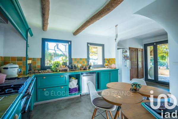 Maison traditionnelle 5 pièces de 180 m² à Le Castellet (83330)