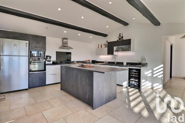 Maison 11 pièces de 333 m² à Cotignac (83570)