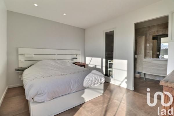 Maison 11 pièces de 333 m² à Cotignac (83570)