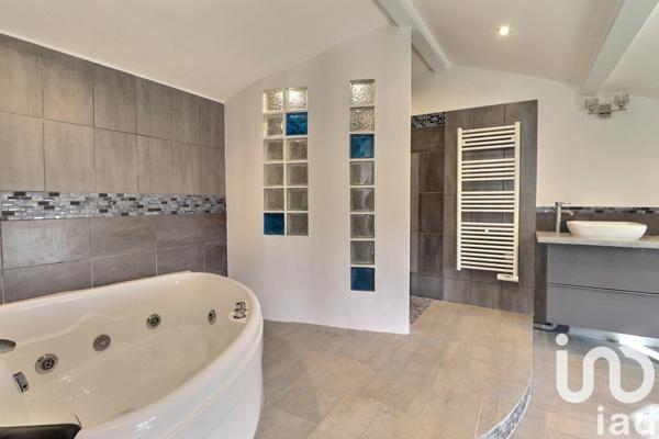 Maison 11 pièces de 333 m² à Cotignac (83570)