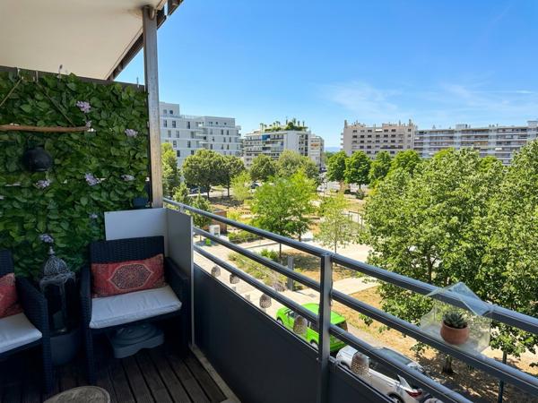 Appartement
         3 pièces
        - 89 m² Exclusivité 289 000 € *