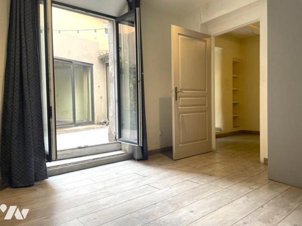 Appartement rez-de-chaussée climatisé avec cour intérieure et cave