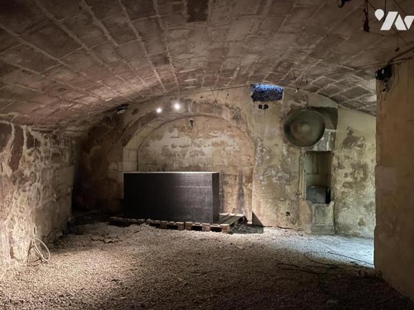 Appartement rez-de-chaussée climatisé avec cour intérieure et cave