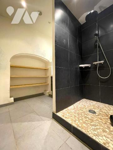 Appartement rez-de-chaussée climatisé avec cour intérieure et cave