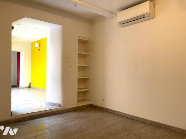 Appartement rez-de-chaussée climatisé avec cour intérieure et cave