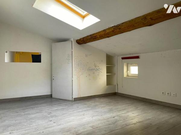 Appartement rez-de-chaussée climatisé avec cour intérieure et cave