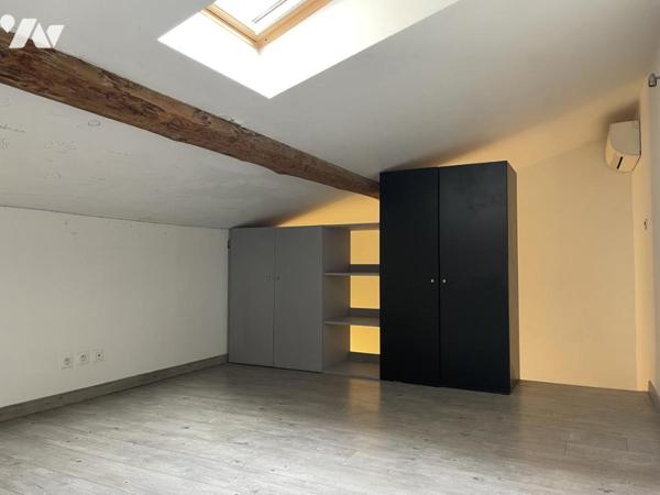 Appartement rez-de-chaussée climatisé avec cour intérieure et cave