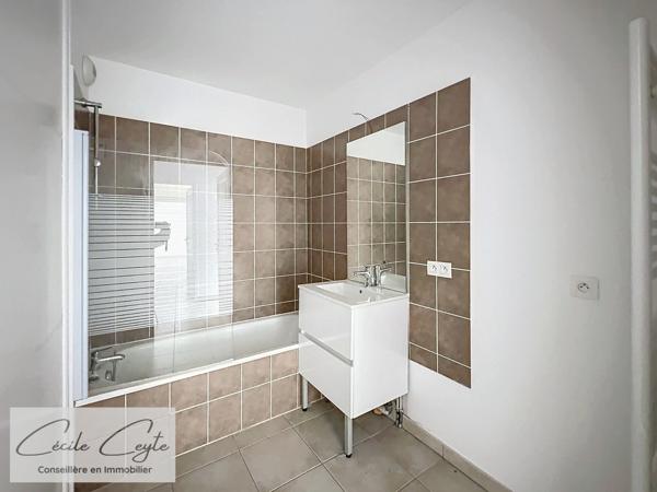 MEYLAN (38) Appartement 3 pièces sans travaux avec balcon et garage