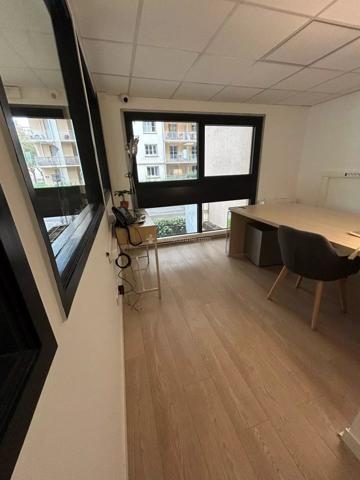Location Bureau 10 pièces 219 m2 à Lyon 3