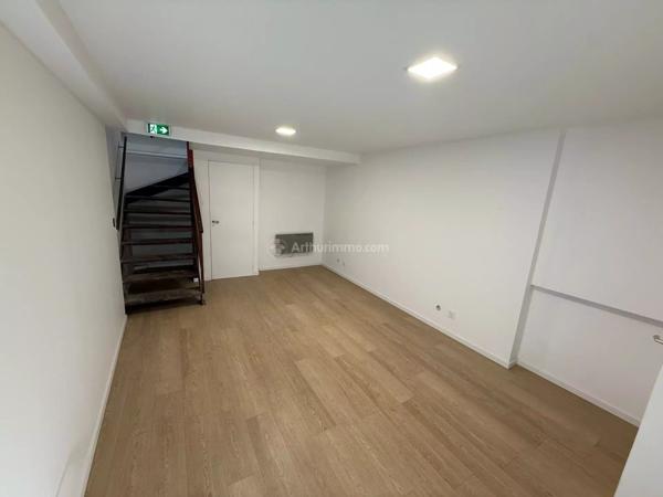 Location Bureau 10 pièces 219 m2 à Lyon 3