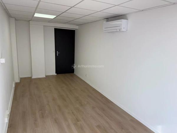Location Bureau 10 pièces 219 m2 à Lyon 3