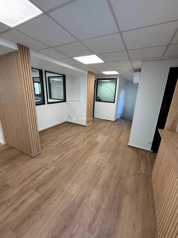 Location Bureau 10 pièces 219 m2 à Lyon 3