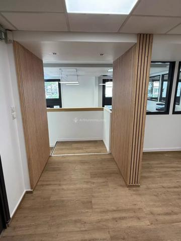Location Bureau 10 pièces 219 m2 à Lyon 3