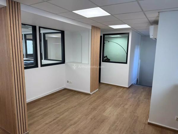 Location Bureau 10 pièces 219 m2 à Lyon 3