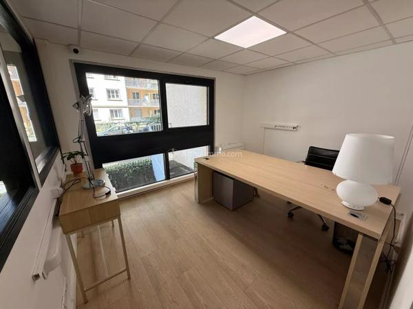 Location Bureau 10 pièces 219 m2 à Lyon 3