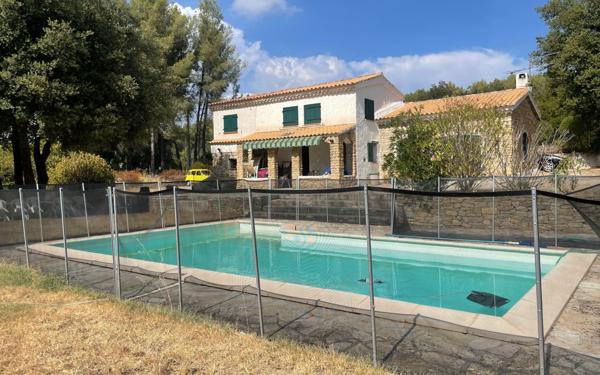 Maison à vendre    4 pièces •  Le Beausset