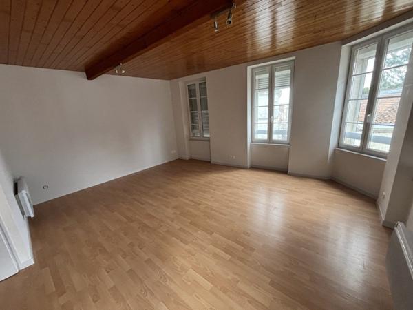 Immeuble à vendre 202 920 € Barbezieux-Saint-Hilaire 266 m² DPE D