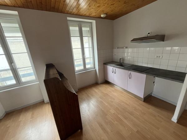 Immeuble à vendre 202 920 € Barbezieux-Saint-Hilaire 266 m² DPE D